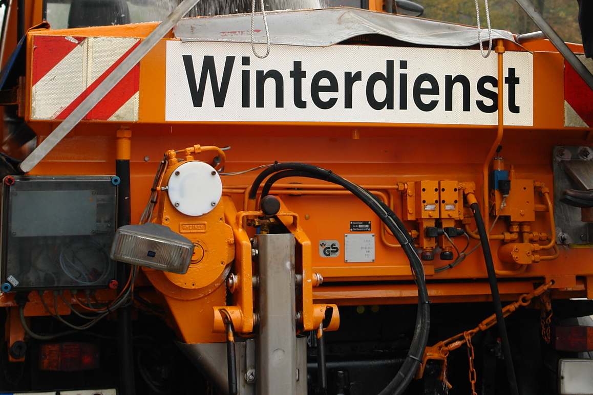 Winterdiensteinsatz bei extrem glatten Straßen