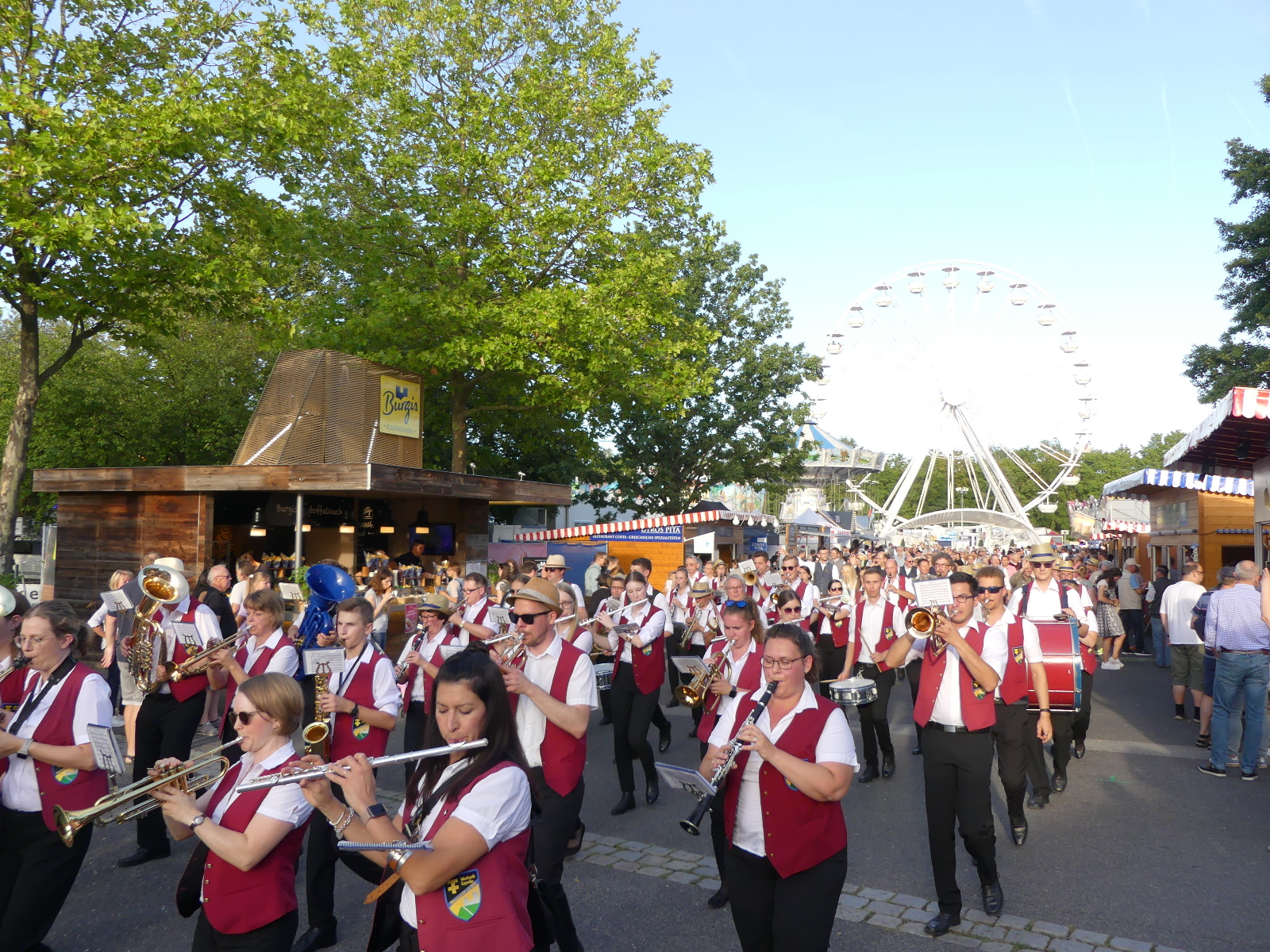 Behinderungen wegen Volksfestauszug   