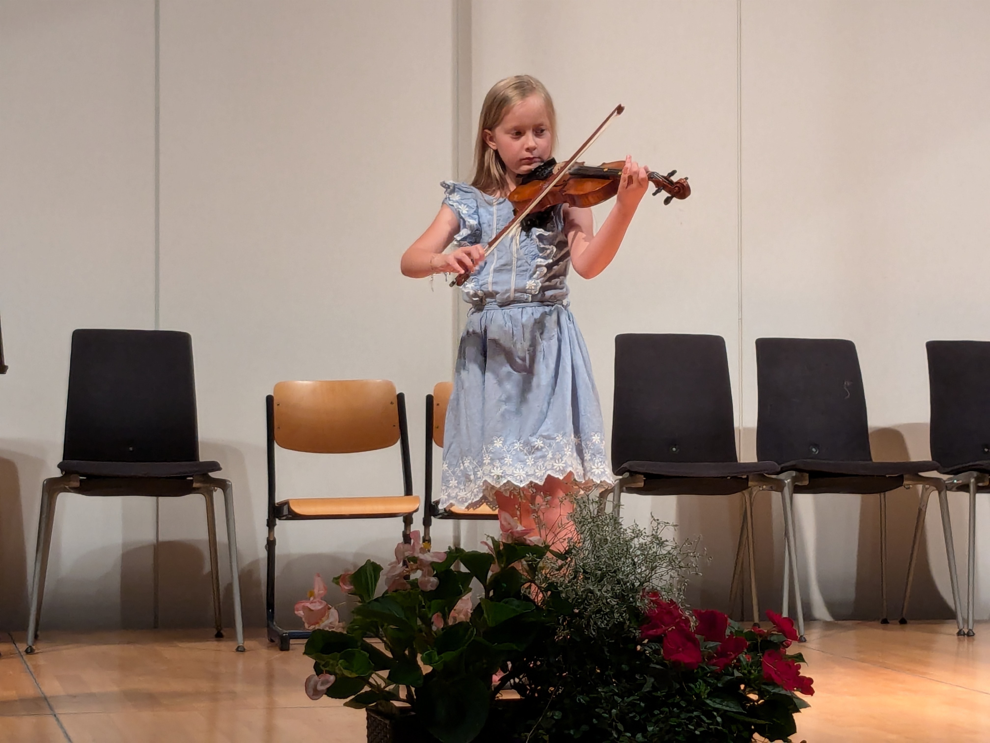 „Saitenzauber“ – Klavier- und Geigenschüler der Musikschule präsentieren ihr Können